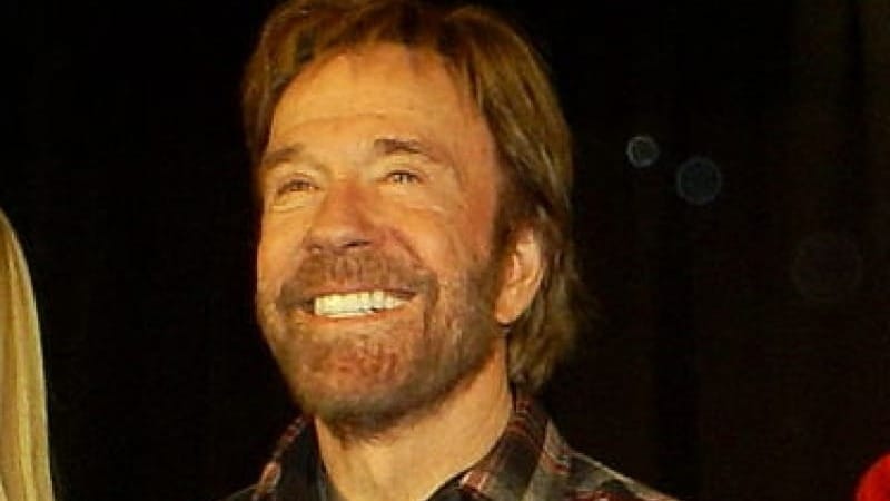 Addio a Chuck Norris, l'uomo che era più forte della leggenda